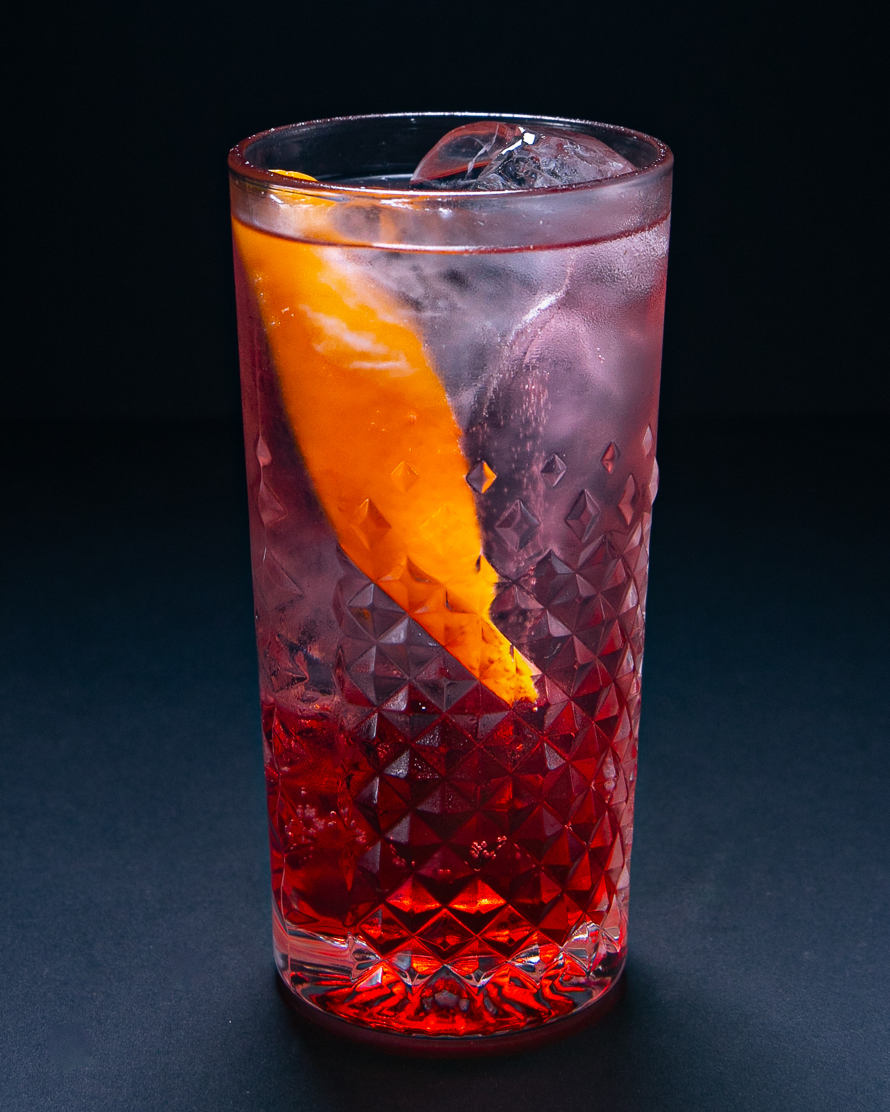 How to make Red Bitter & Tonic Cocktail Club