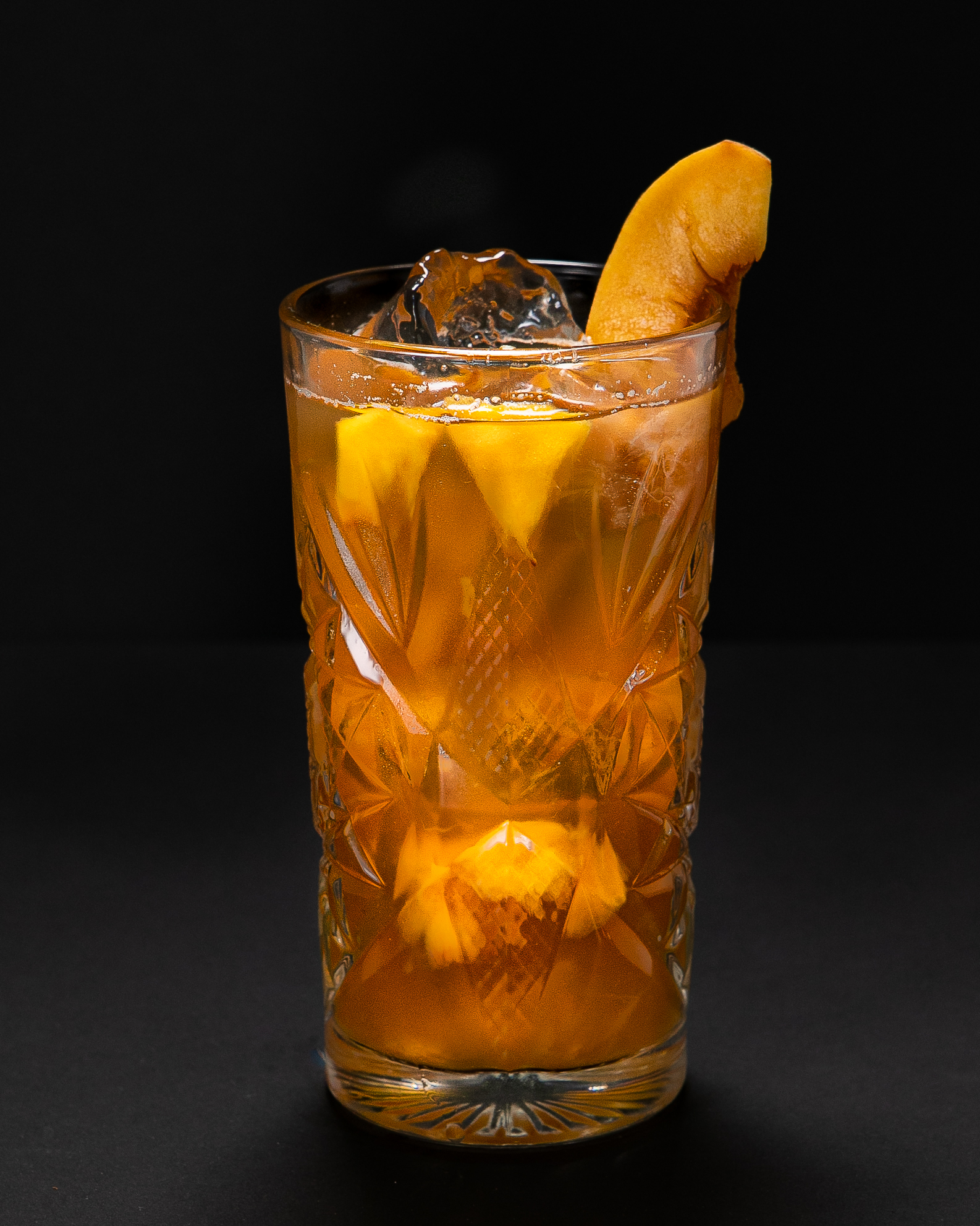 Sweet peach makes a perfect compliment to a glass of bold, iced black tea.  For this Tea Tip, a…